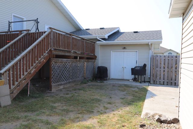 2320 SW 5th Ave, Minot, ND 58701
