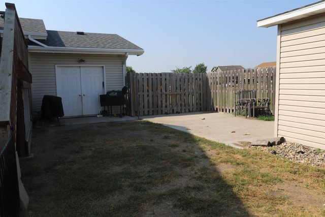 2320 SW 5th Ave, Minot, ND 58701