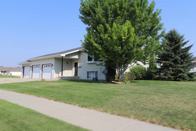 2320 SW 5th Ave, Minot, ND 58701