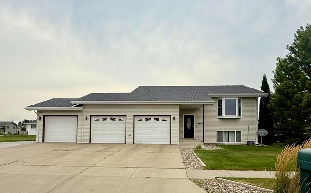 2320 SW 5th Ave, Minot, ND 58701