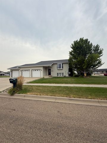 2320 SW 5th Ave, Minot, ND 58701