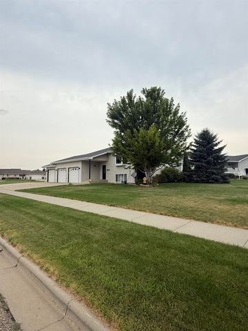 2320 SW 5th Ave, Minot, ND 58701