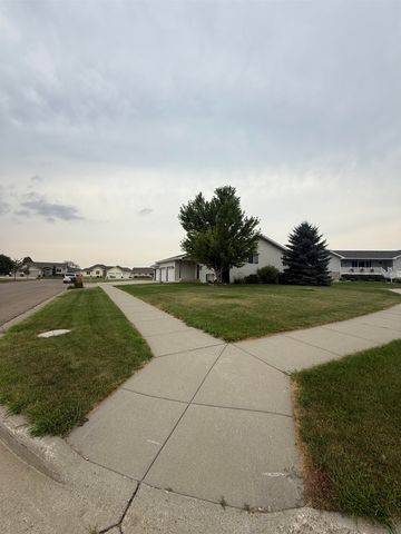 2320 SW 5th Ave, Minot, ND 58701