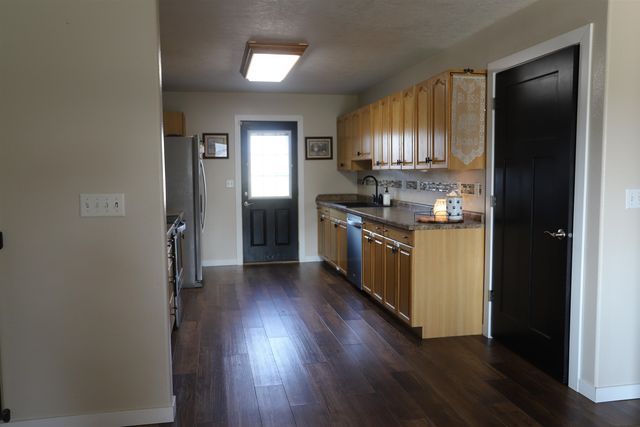 2320 SW 5th Ave, Minot, ND 58701