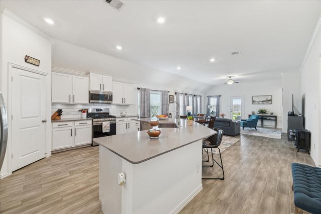 15023 Gulfstream Park Avenue, Mont Belvieu, TX 77523