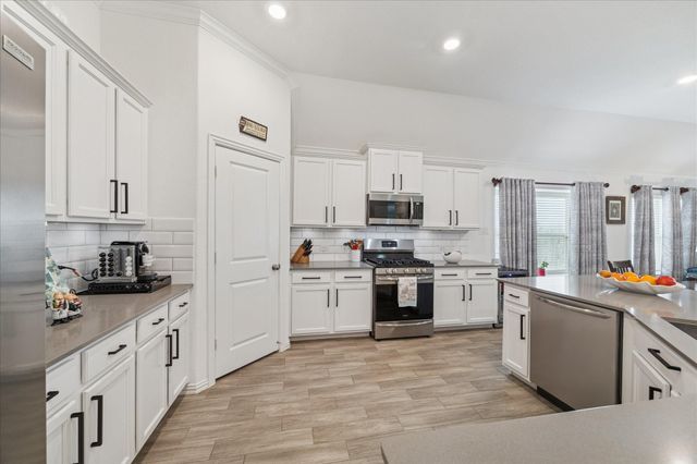 15023 Gulfstream Park Avenue, Mont Belvieu, TX 77523