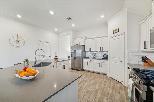 15023 Gulfstream Park Avenue, Mont Belvieu, TX 77523