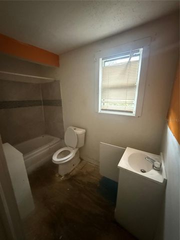 9212 N BROOKS STREET, Tampa, FL 33612