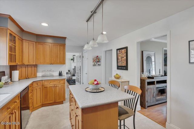 29 Bayberry Drive, Halfmoon, NY 12065