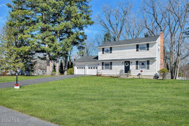 29 Bayberry Drive, Halfmoon, NY 12065