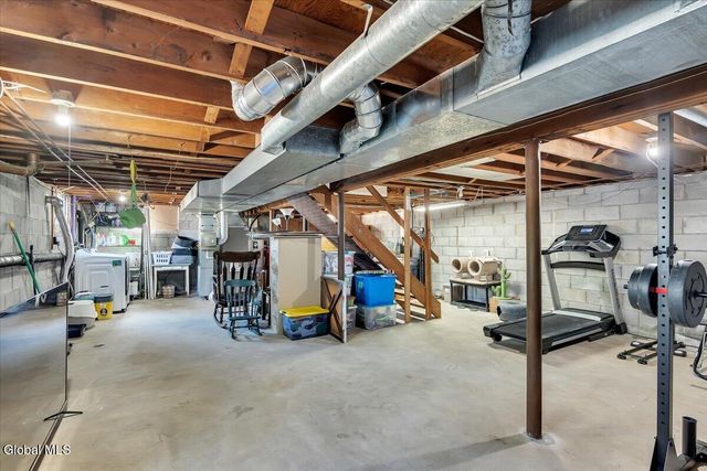 29 Bayberry Drive, Halfmoon, NY 12065