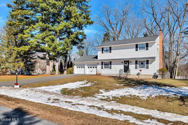 29 Bayberry Drive, Halfmoon, NY 12065