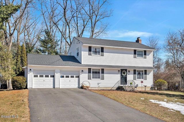 29 Bayberry Drive, Halfmoon, NY 12065