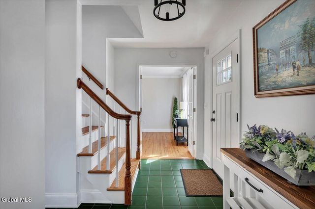 29 Bayberry Drive, Halfmoon, NY 12065