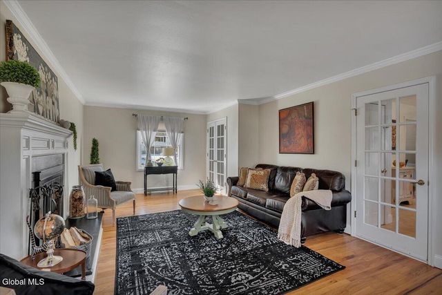 29 Bayberry Drive, Halfmoon, NY 12065