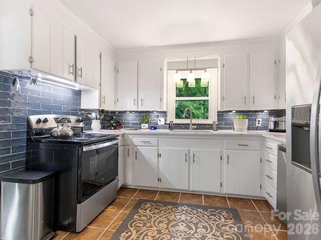 845 Fairbanks Road, Charlotte, NC 28210