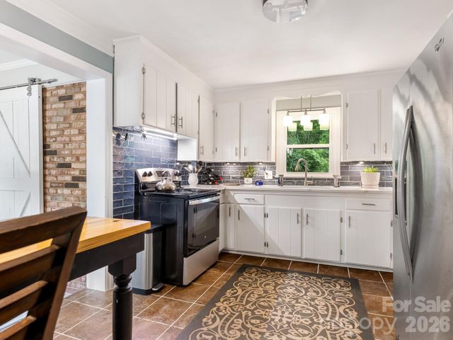 845 Fairbanks Road, Charlotte, NC 28210