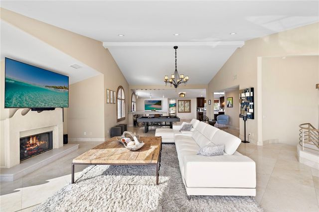 608 Loretta Drive, Laguna Beach, CA 92651