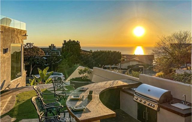 608 Loretta Drive, Laguna Beach, CA 92651