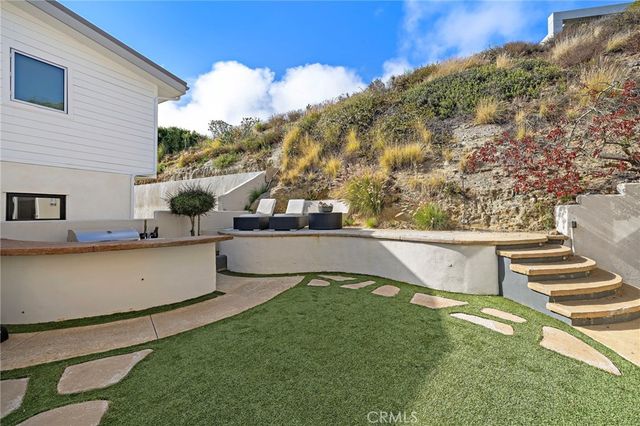 608 Loretta Drive, Laguna Beach, CA 92651