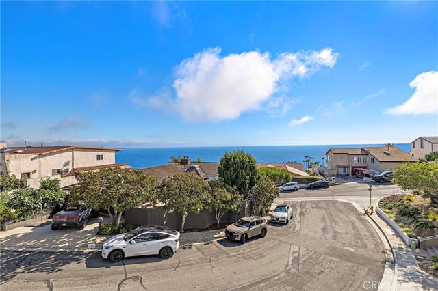 608 Loretta Drive, Laguna Beach, CA 92651