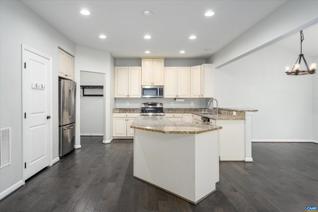 1578 BURGUNDY LN, Charlottesville, VA 22911