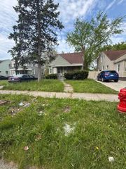7771 Faust Avenue, Detroit, MI 48228