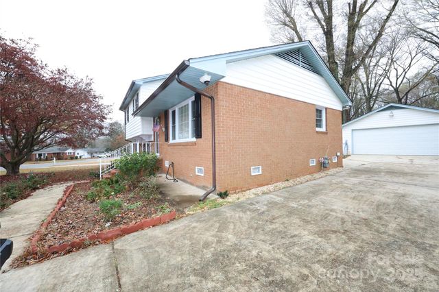 3301 Wiseman Drive, Charlotte, NC 28227