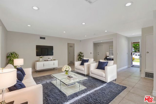 6421 Franrivers Avenue, West Hills, CA 91307