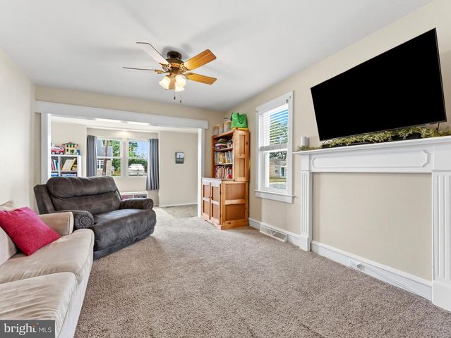 154 RED BANK AVE, West Deptford, NJ 08096