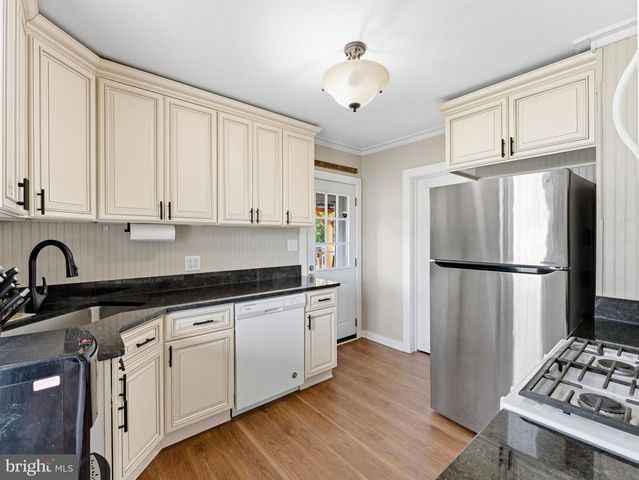 154 RED BANK AVE, West Deptford, NJ 08096