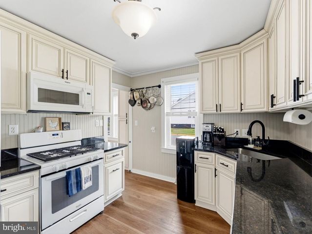 154 RED BANK AVE, West Deptford, NJ 08096