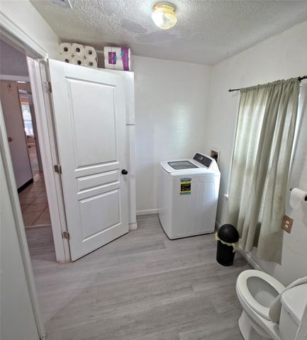 2721 Sharon Street, Dallas, TX 75211