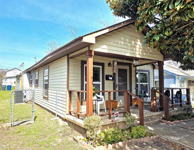 2721 Sharon Street, Dallas, TX 75211