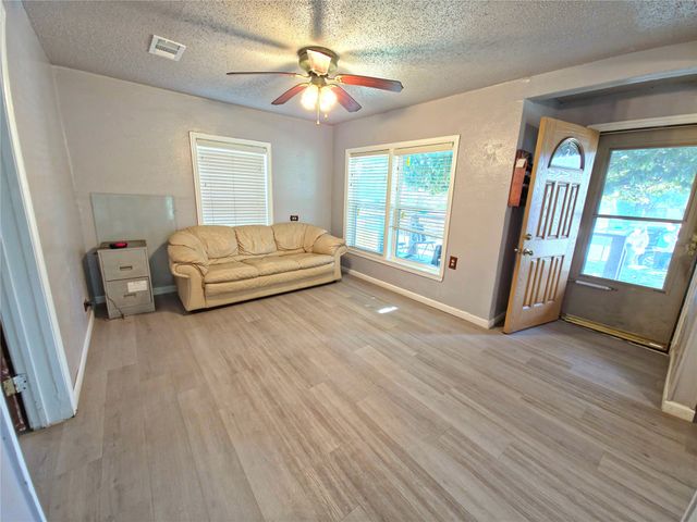 2721 Sharon Street, Dallas, TX 75211