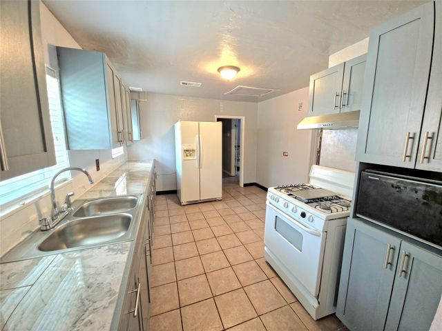 2721 Sharon Street, Dallas, TX 75211