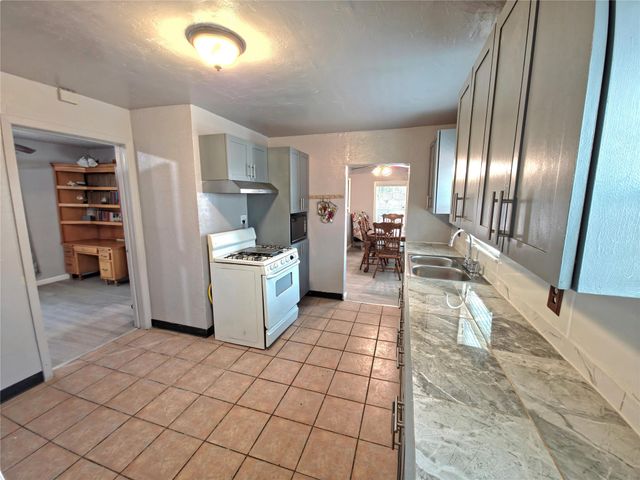 2721 Sharon Street, Dallas, TX 75211