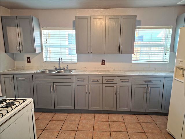 2721 Sharon Street, Dallas, TX 75211