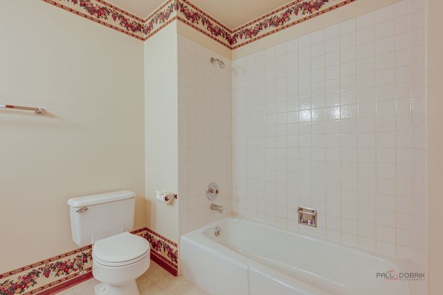 4481 Country Trail, Gurnee, IL 60031