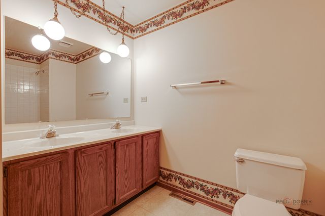 4481 Country Trail, Gurnee, IL 60031