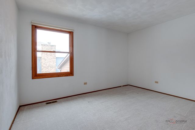 4481 Country Trail, Gurnee, IL 60031