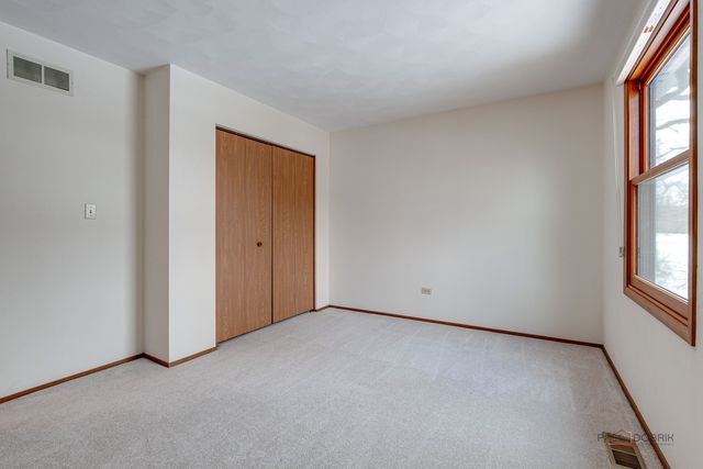 4481 Country Trail, Gurnee, IL 60031