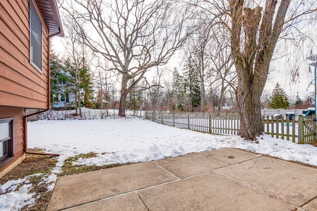 4481 Country Trail, Gurnee, IL 60031