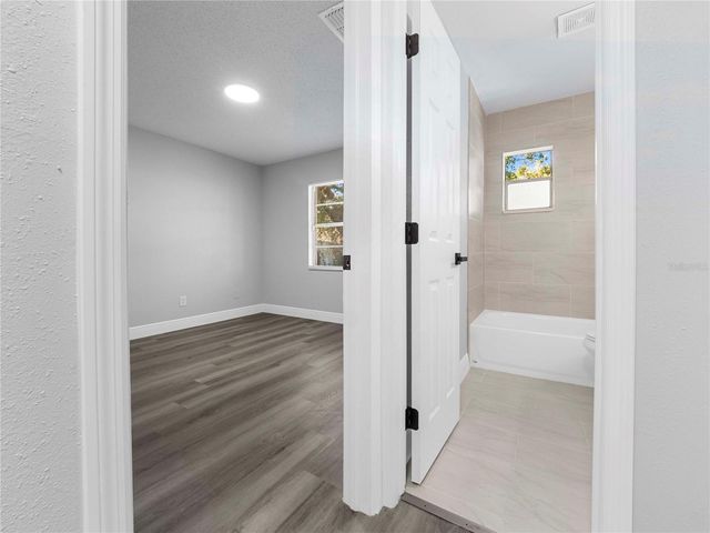 10804 N 53RD STREET, Temple Terrace, FL 33617