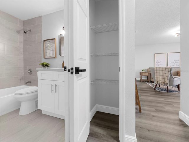 10804 N 53RD STREET, Temple Terrace, FL 33617