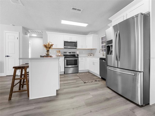 10804 N 53RD STREET, Temple Terrace, FL 33617