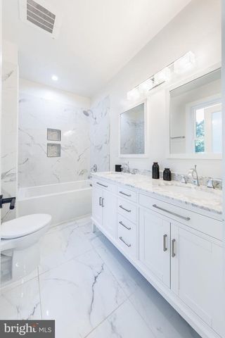 2806 FRANKLIN ST NE, Washington, DC 20018