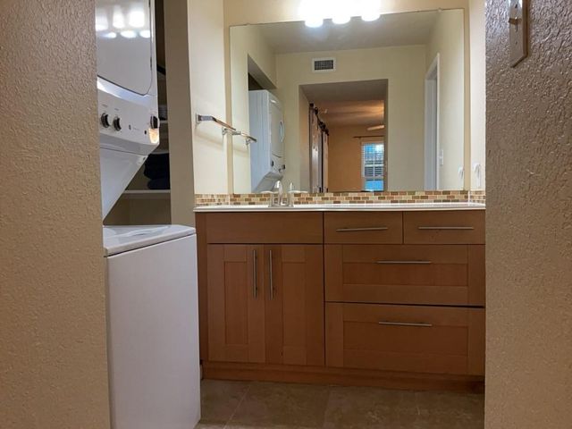 7685 Northcross DR 704, Austin, TX 78757