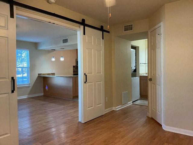 7685 Northcross DR 704, Austin, TX 78757