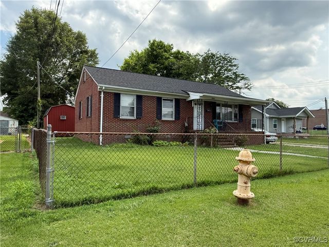 205 Maple Grove Ave, Colonial Heights, VA 23834